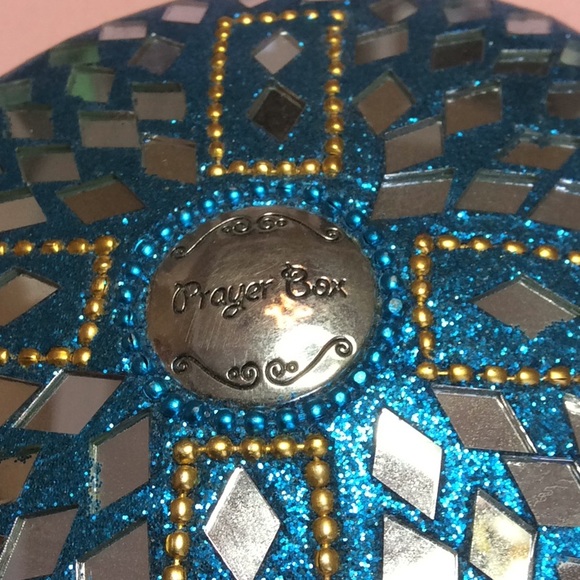 FINAL SALE PRICE Pretty Box Decorated with Diamond Mirrors - Picture 2 of 6